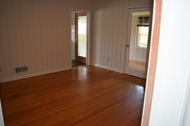 Building Photo - Coming Soon! UMW location!