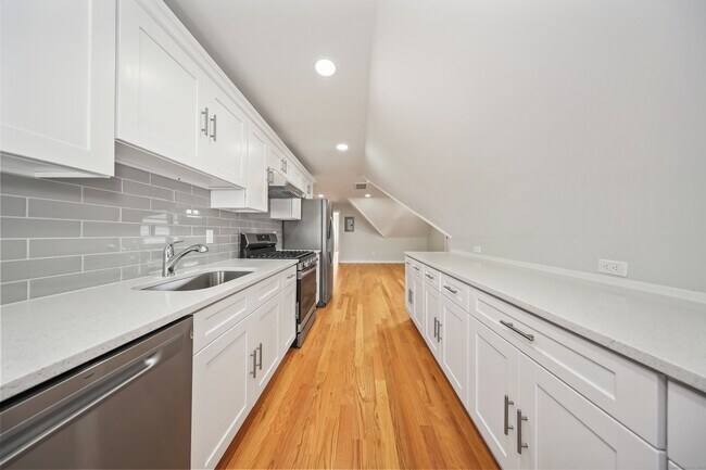 Building Photo - 42 Waterville St