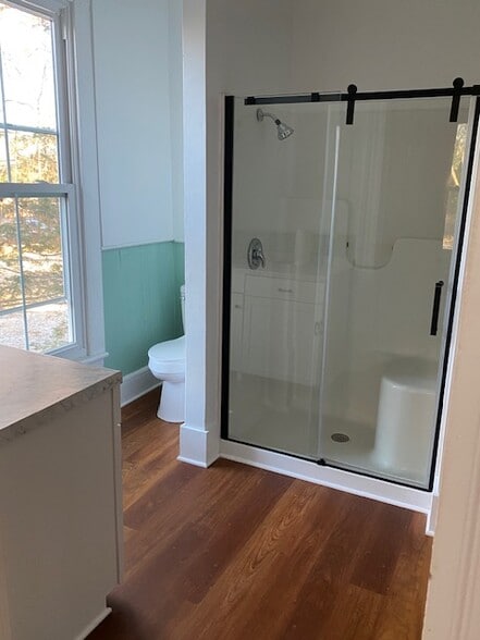 Full bath ensuite - 527 Cambridge Ave E