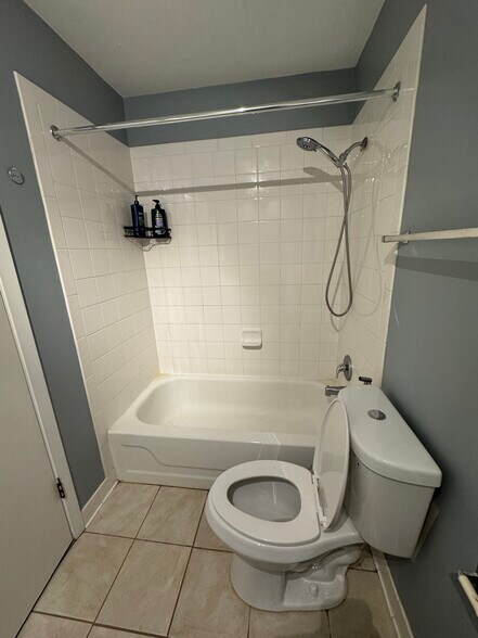 Bathroom 1 - 1601 Thames Ct