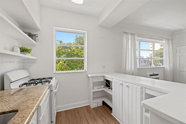 Building Photo - 4710 Pine Tree Dr