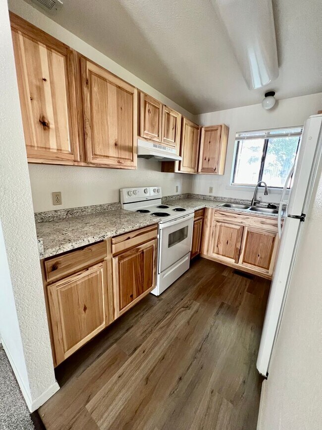 Building Photo - Townhome in Rifle