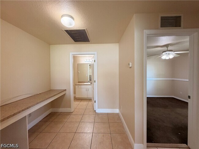 Building Photo - 316 NW 18th Ave