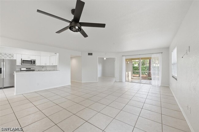 Building Photo - 9570 Crescent Garden Dr