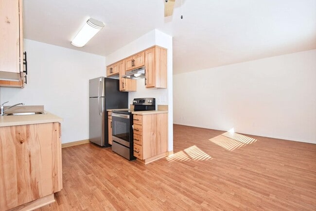 Building Photo - 12085 SW 135th Ave