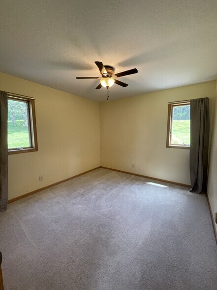 Building Photo - 28690 W Lake Dr