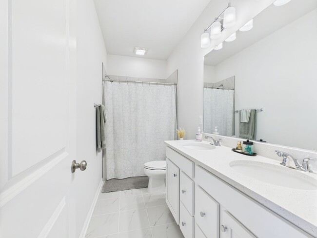 Building Photo - 642 Brookwood Glen Terrace