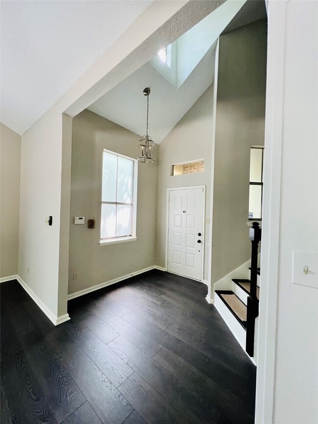 Building Photo - 5 Spurwood Ct