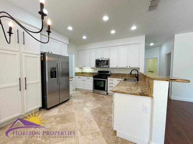 Building Photo - Spacious 5 Bed 3 Bath 2,136 Sq. Ft. Sheldo...