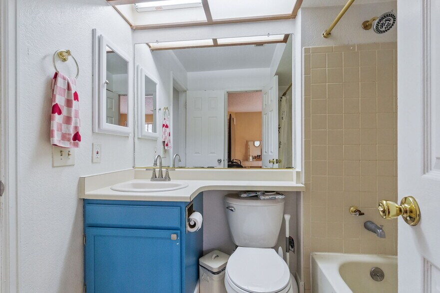 Building Photo - 6076 Gunbarrel Ave