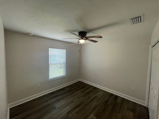 Building Photo - 3/2 in Turkey Creek!