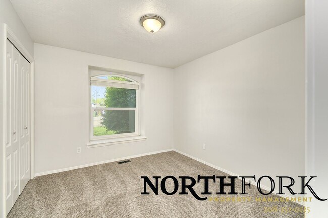 Building Photo - Comfortable, clean Meridian, Idaho Home available today!