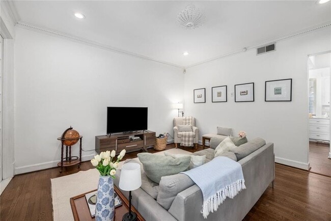 Building Photo - 124 Lafayette Dr NE