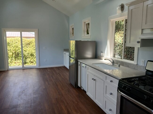 great room - 1810 Stearns Dr
