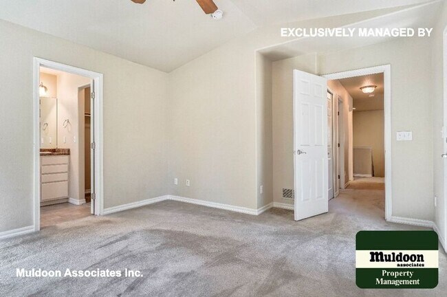 Building Photo - 8385 Woodcrest Dr