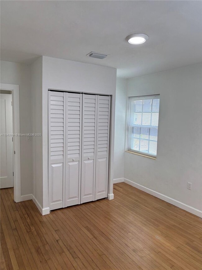 Building Photo - 7515 Dickens Ave