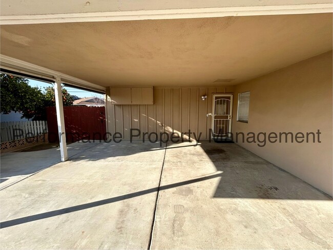 Building Photo - Charming 3 Bed/2 Bath 55+ Kern City Home w...