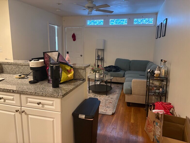 Building Photo - 56 Egmont St