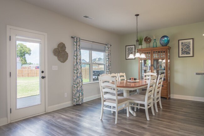 Building Photo - Available NOW MUST  see in McCoy's Creek