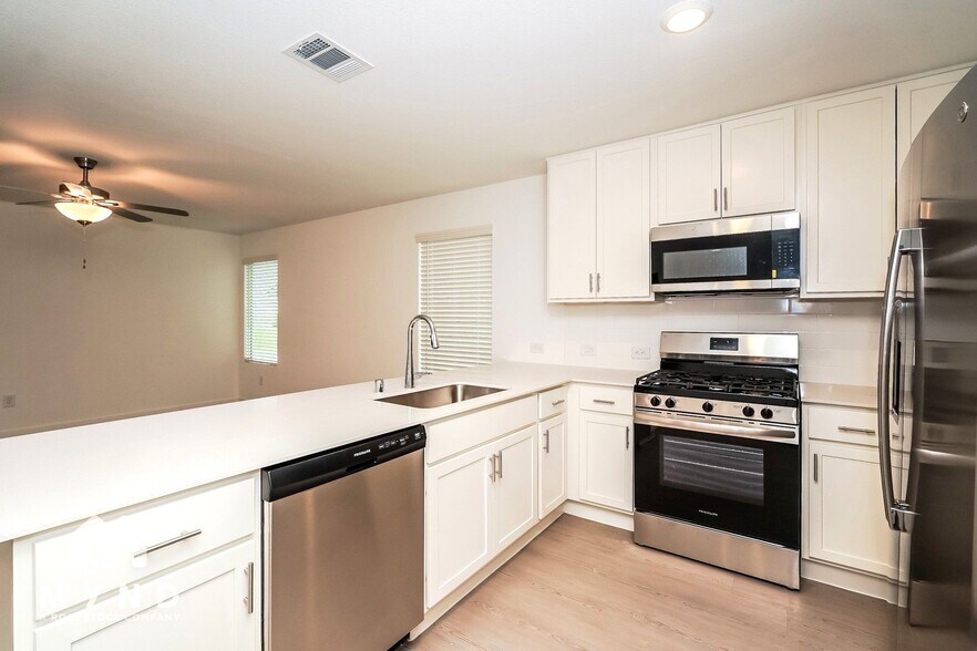 Building Photo - 2640 Mistwood Dr