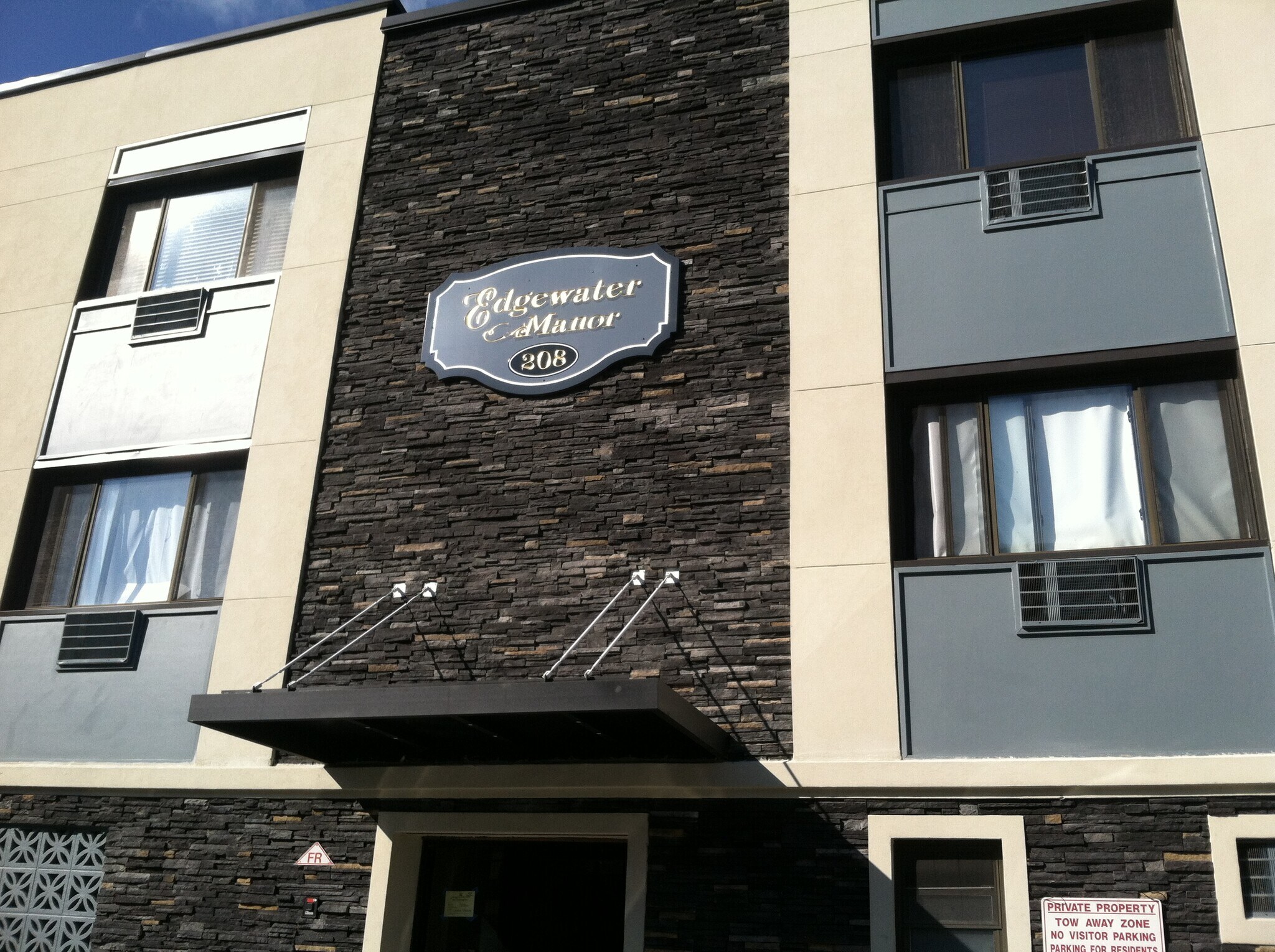 Building Photo - 792 Edgewood Ln