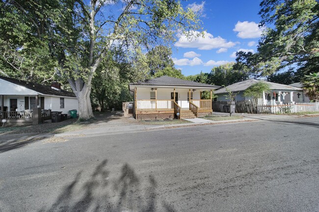 Building Photo - Lovely 3 Bed 2 Bath Home In Charlotte