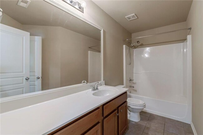Building Photo - 2510 Thackery Ct