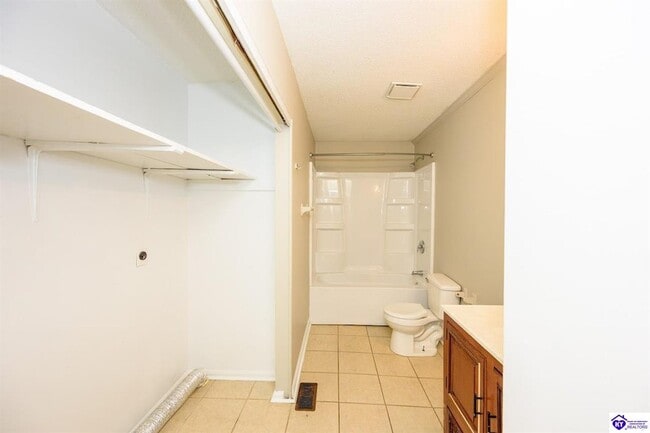 Building Photo - 111 Hickory Hill Dr