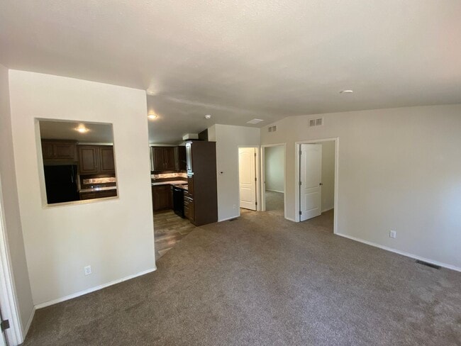 Building Photo - Gorgeous Home w/Huge Shop in La Pine!