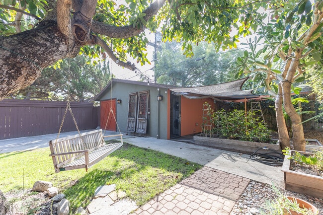 Building Photo - 3418 Greensward Rd