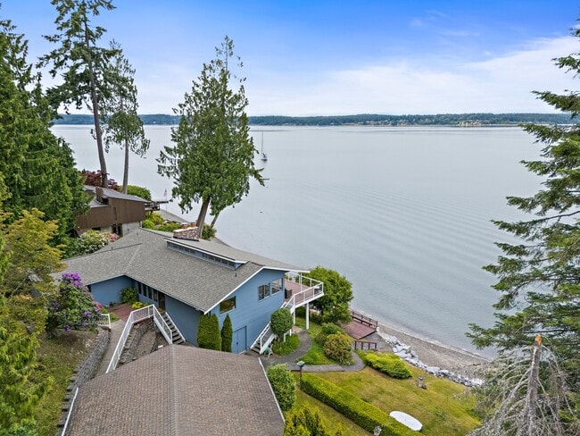 Fully Furnished - 153 Maple Ln NW