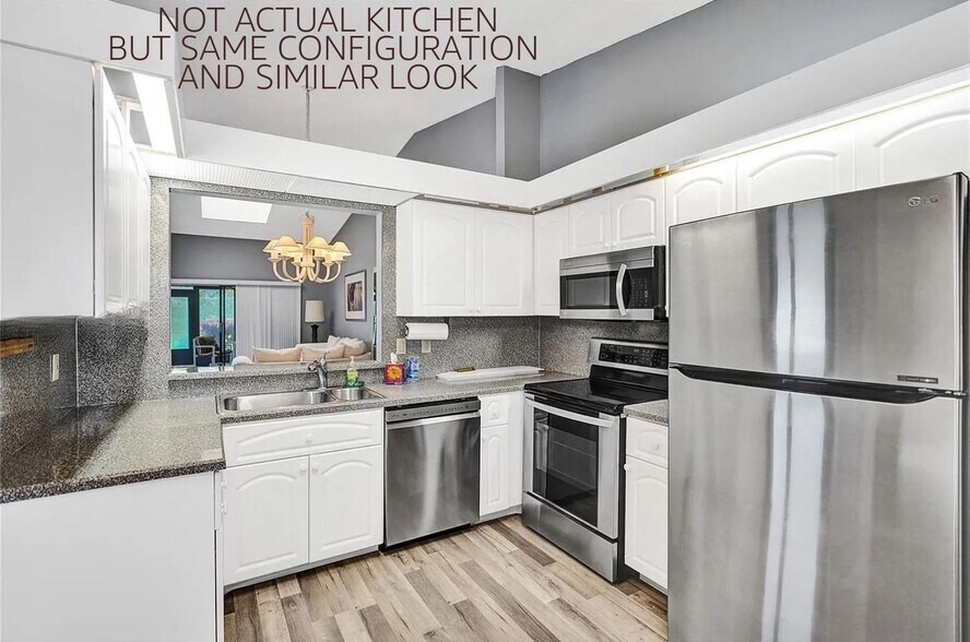 Building Photo - 6539 Royal Manor Cir