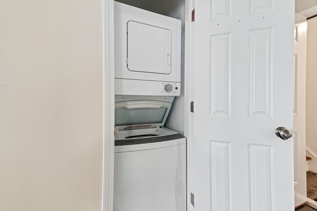 Building Photo - 3 1/2 Baltimore Street