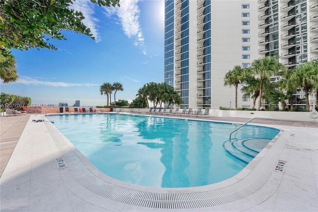 Building Photo - 1717 N Bayshore Dr