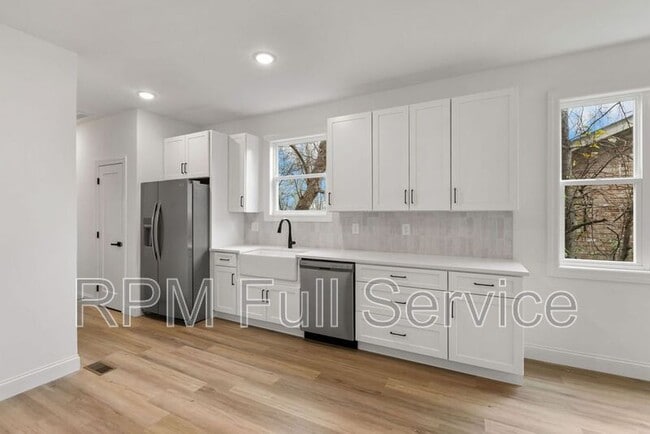 Building Photo - 2109 14th Ave N