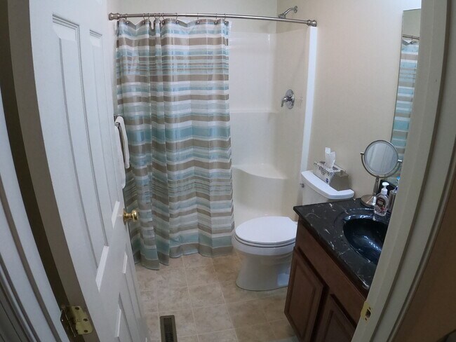 Building Photo - 2121 Quail Hollow Dr