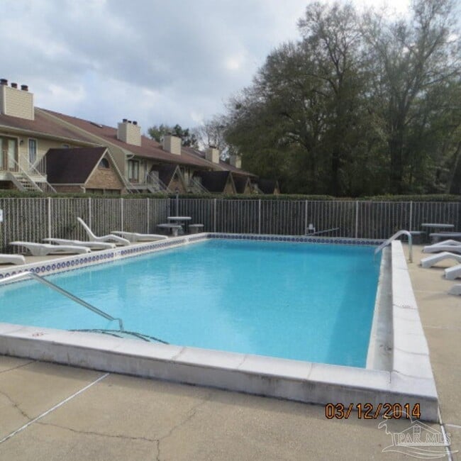 Building Photo - 5001 Grande Dr