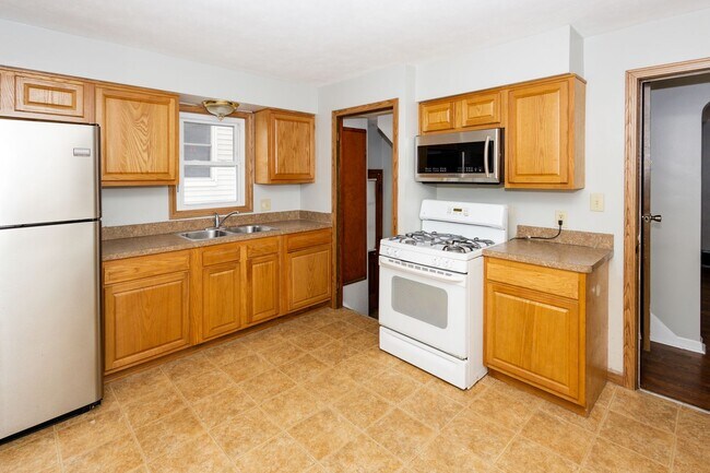 Building Photo - 5048 Claremont Blvd