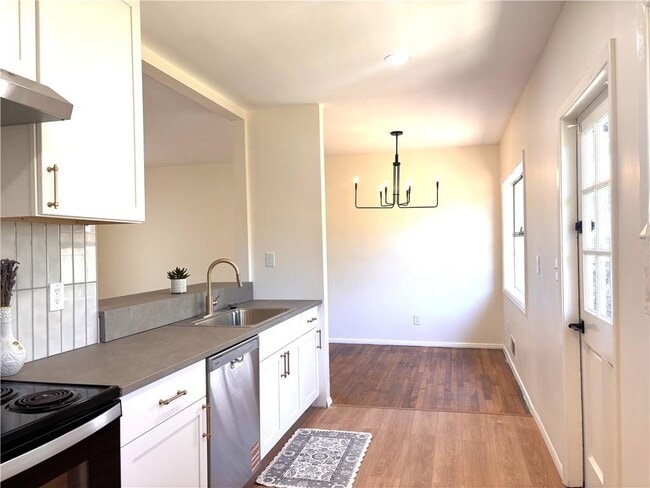 Building Photo - 5009 Crowe Dr SE