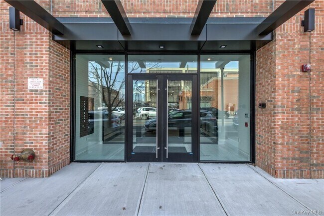 Building Photo - 110 Chatsworth Ave