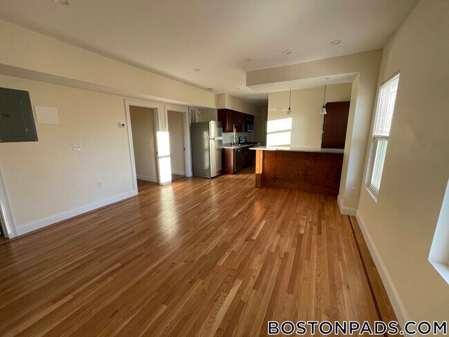 Building Photo - 28 A Cherry St