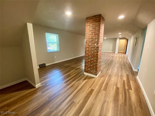 Building Photo - 456 Sunset View Dr