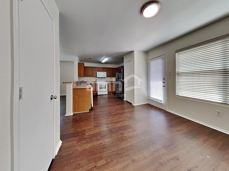 Building Photo - 1966 Courtside Dr