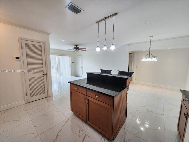 Building Photo - 160 Cypress Club Dr