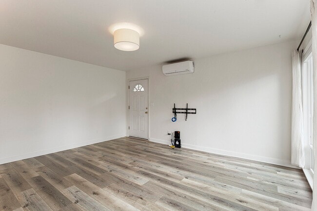 Building Photo - 5359 SE 91st Ave