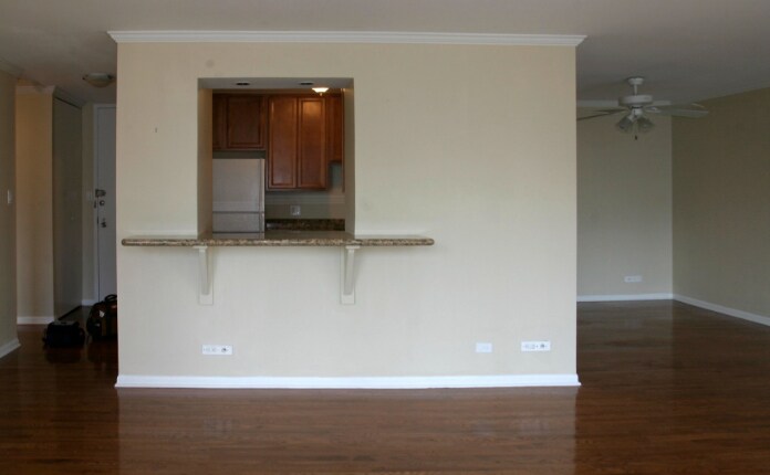 Building Photo - 111 E Chestnut St