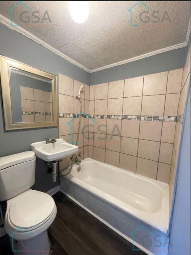 Building Photo - 2 Bedroom 1 Bath MOVE IN SPECIAL 1/2 OFF FIRST MONTH'S RENT