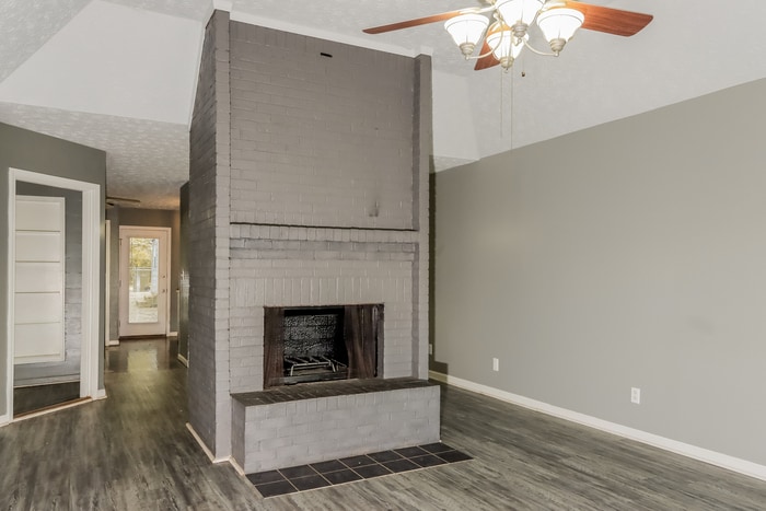 Building Photo - 3824 Elm Ave