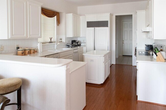 Building Photo - 6801 Winterberry Dr