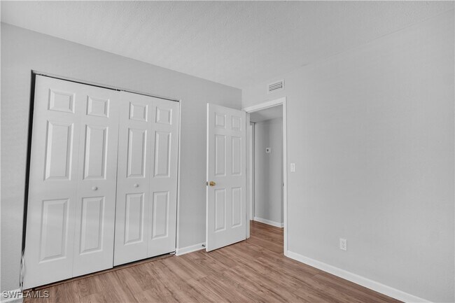Building Photo - 4617 Bayshore Dr